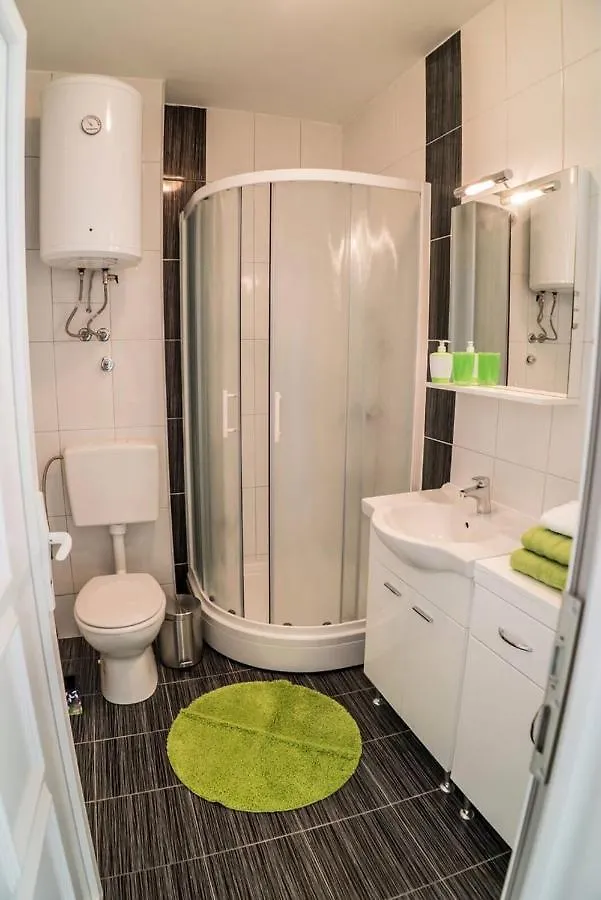 Apartments Malina Vir 0*,