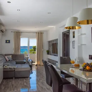 https://deluxe-apartment-bellacosta.hotels-in-trogir.com