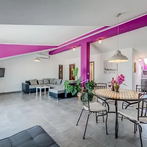 https://deepwater-house.hotels-in-trogir.com