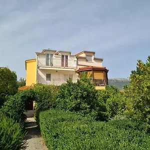 https://apartmani-danja.hotels-in-trogir.com